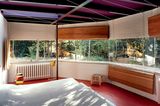 Fensterläden aus Zedernholz im Schlafzimmer