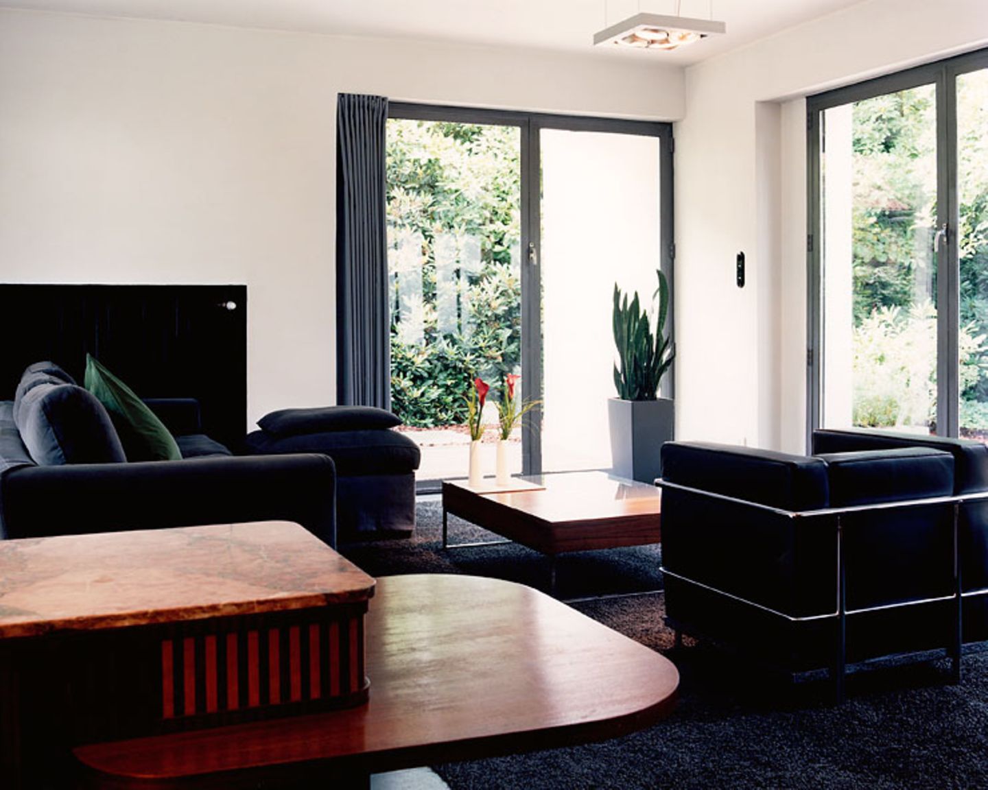 Wohnzimmer mit antiker Anrichte