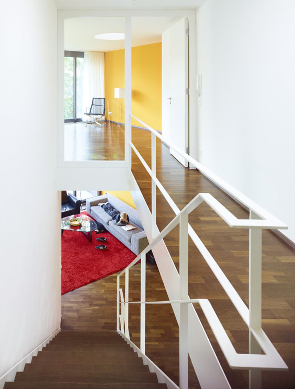 Architektenhäuser: Helles Treppenhaus mit viel Licht - Bild 7