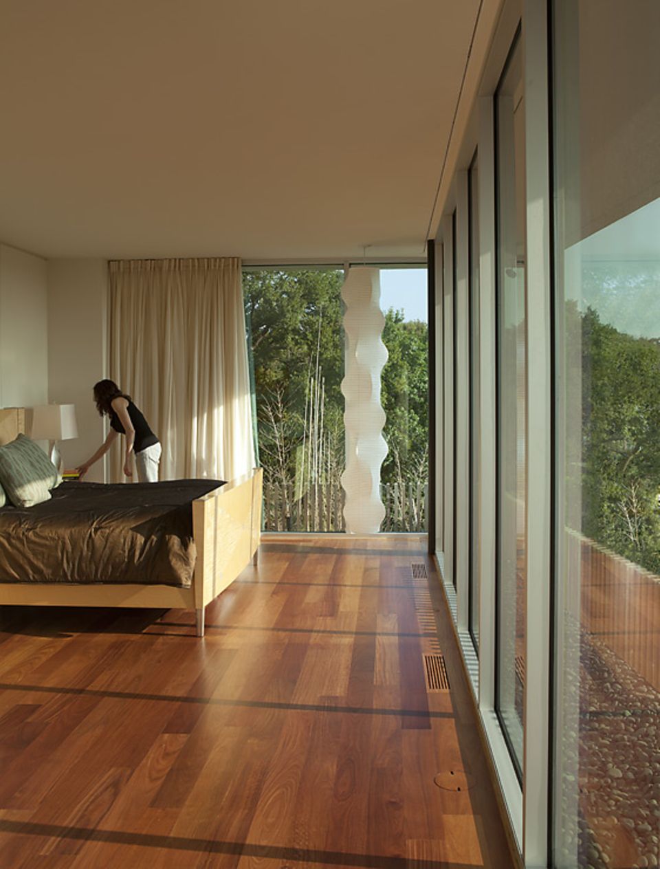 Architektenhäuser: Schlafzimmer mit Panoramafenstern - Bild 5