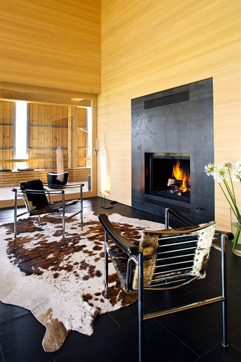 Architektenhäuser: Schwarzer Kamin im Wohnbereich - Bild 4 - [SCHÖNER