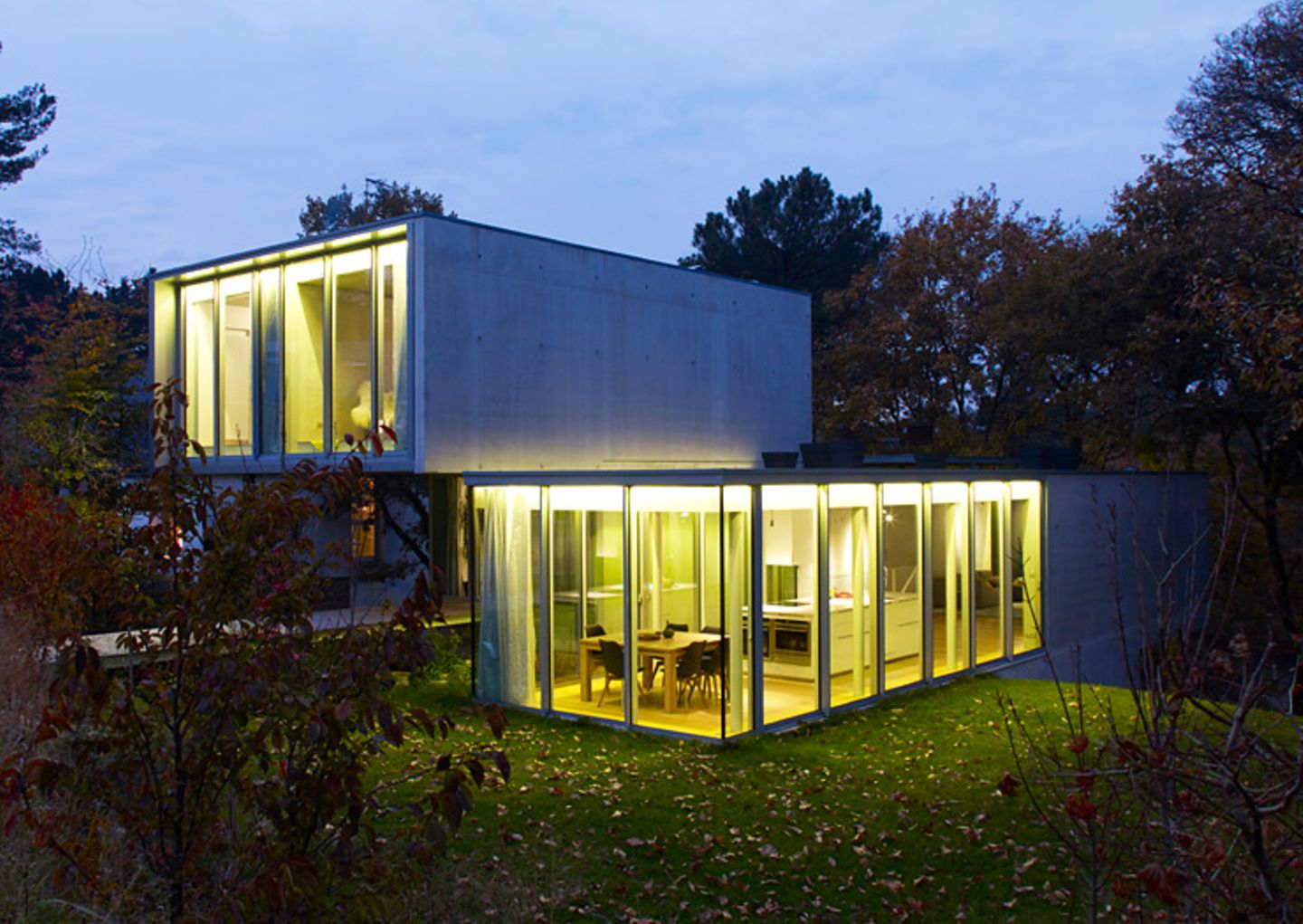 Wohnboxen aus Beton und Glas