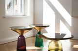 Anders herum: Couchtisch "Bell Table" mit Glasfuß - Bild 11