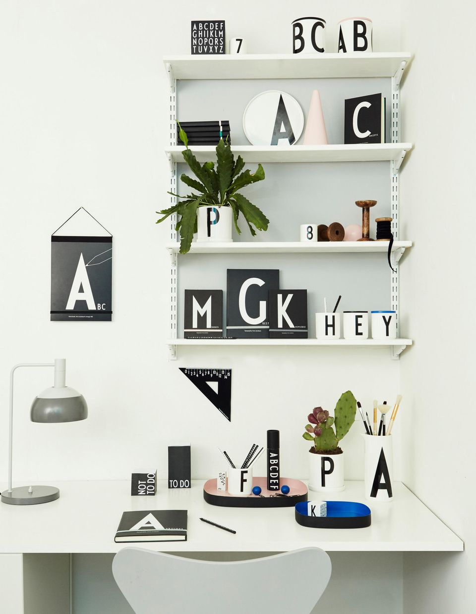 Arne Jacobsen-Typografie auf Wohn-Accessoires von Design Letters