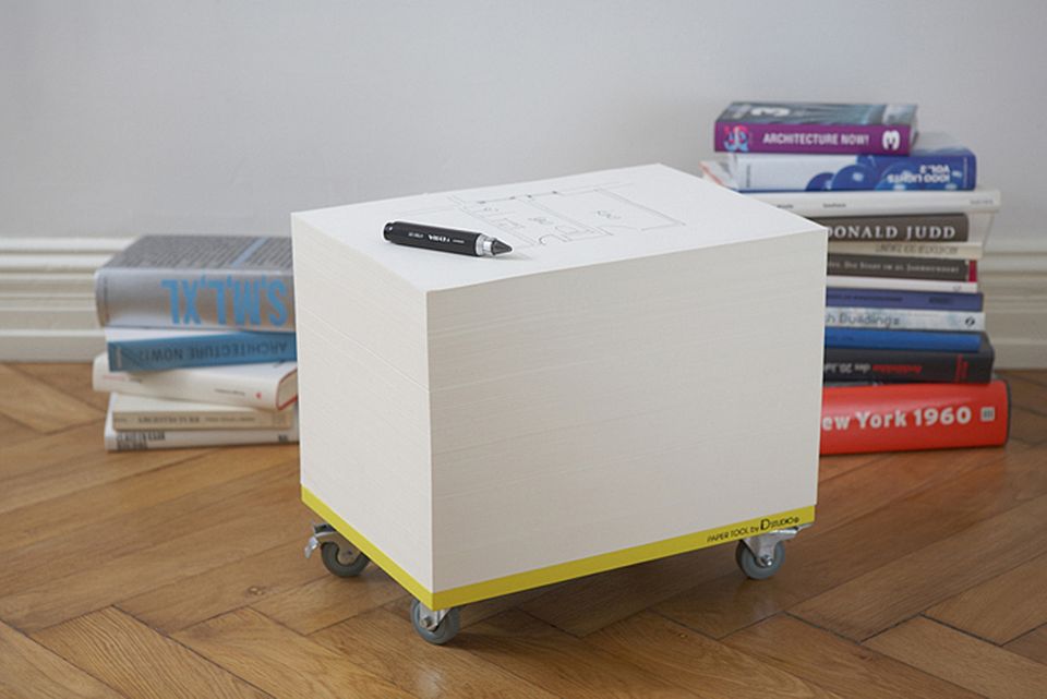 Reiß ab: Papierhocker "Paper Tool" von Id-Studio Malblock und Beistelltrisch "Paper Tool"