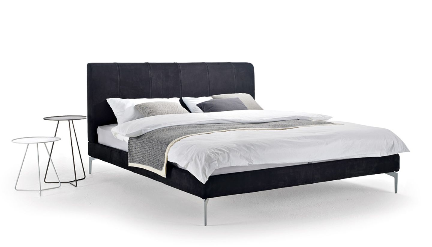 Bett "Fold" von Möller Design