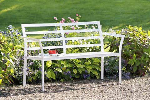 Gartenbank von modern bis klassisch [SCHÖNER WOHNEN]
