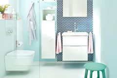 Badezimmer in Lindgrün und Weiß