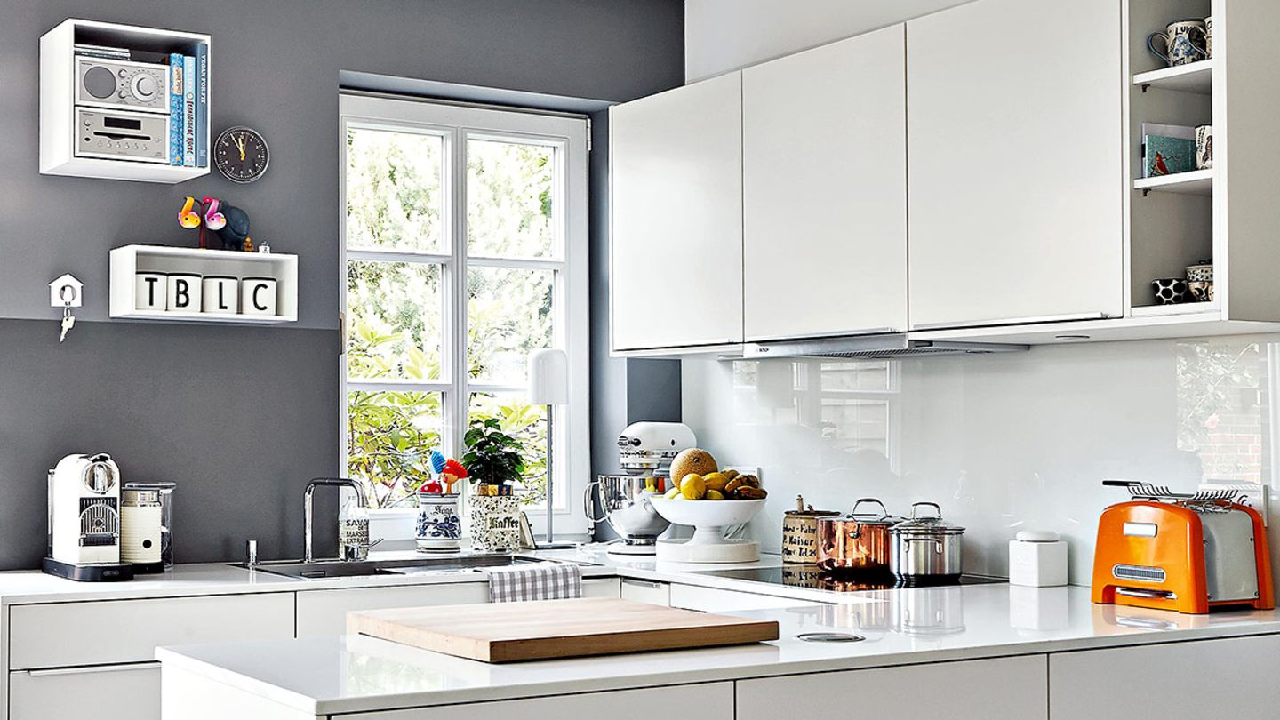 Küche bekleben mit selbstklebender Folie Schwarz glänzend