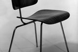 "DCM Chair" von Ray und Charles Eames bei Vitra