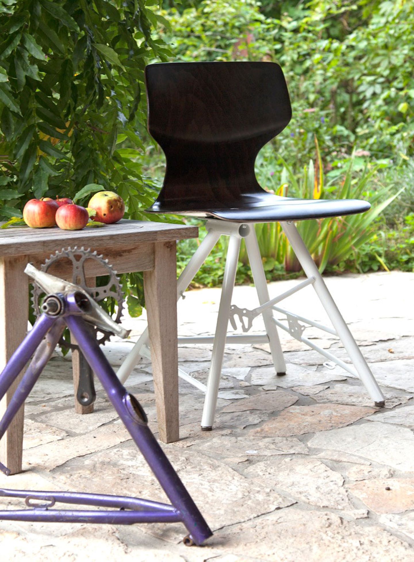 Stuhl "Eddi" von Formsitz Design mit einem Untergestell aus einem alten Fahrradrahmen