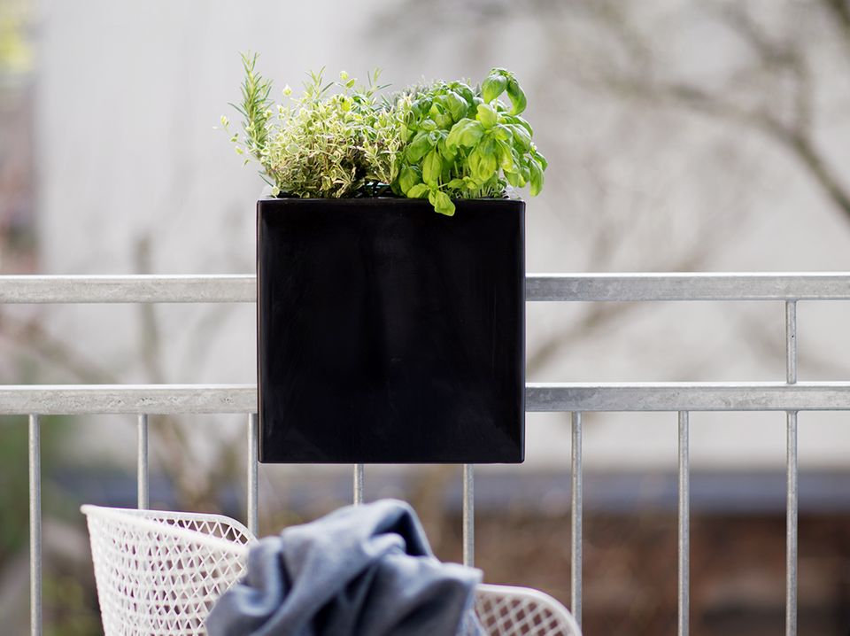 hoher blumenkasten Fermob Basket Hoher Blumenkasten – Jardin-Confort SA main image 0