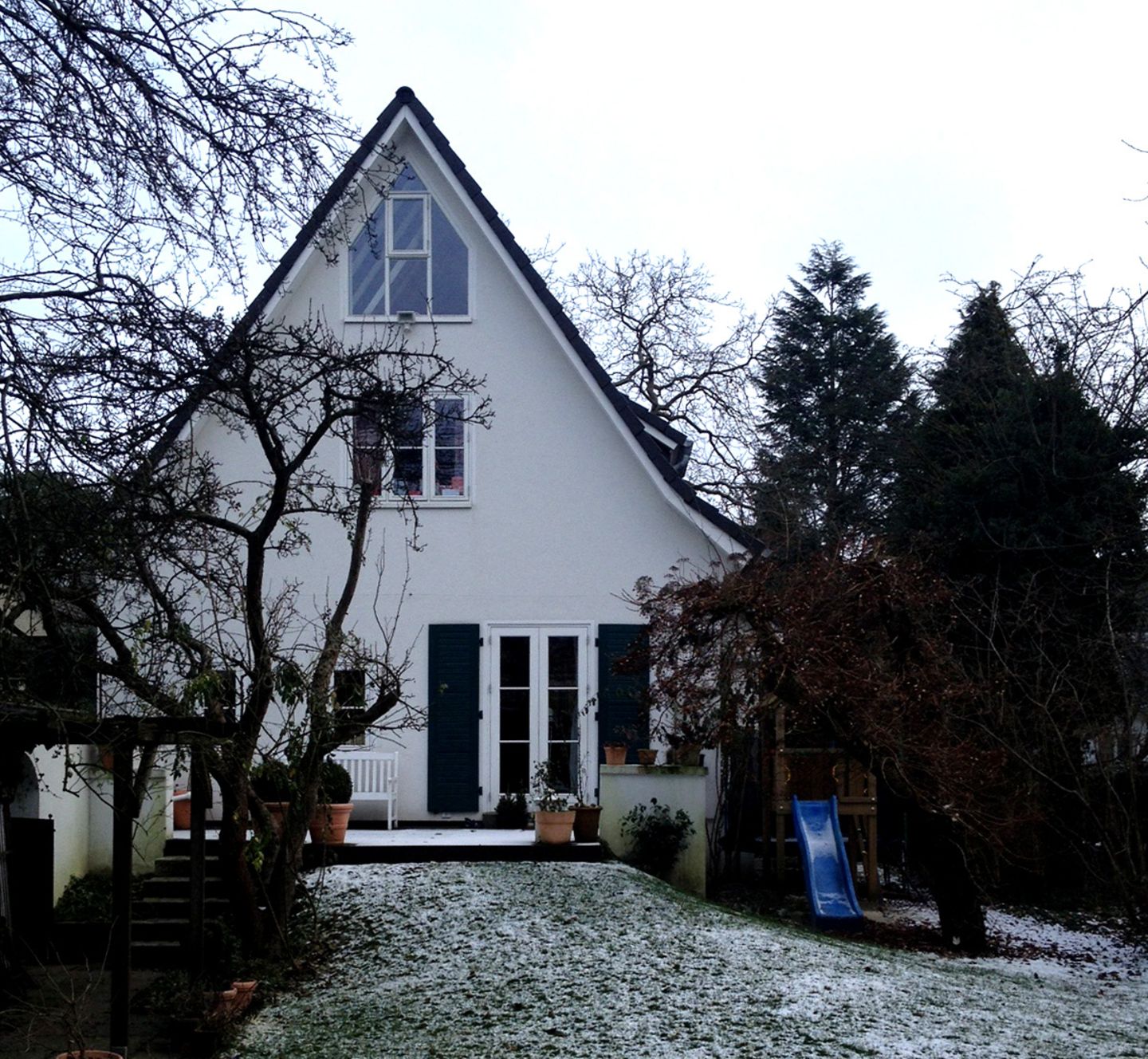 Klassisches Satteldachhaus mit Familiengarten