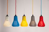 "Kayan": Bunte Leuchtenschirme für Energiesparlampen von Plumen