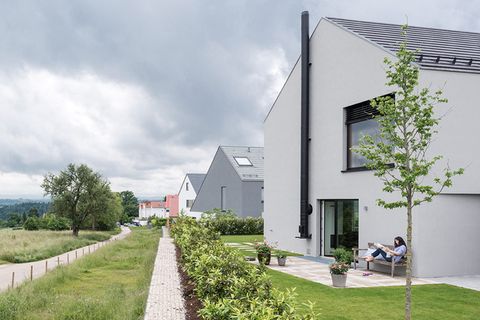 Haus des Jahres 2016: Minimalistisches Satteldachhaus -  außen