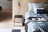 Schlafzimmer mit Textilien und Deko von Ferm Living