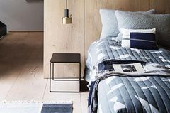 Schlafzimmer mit Textilien und Deko von Ferm Living