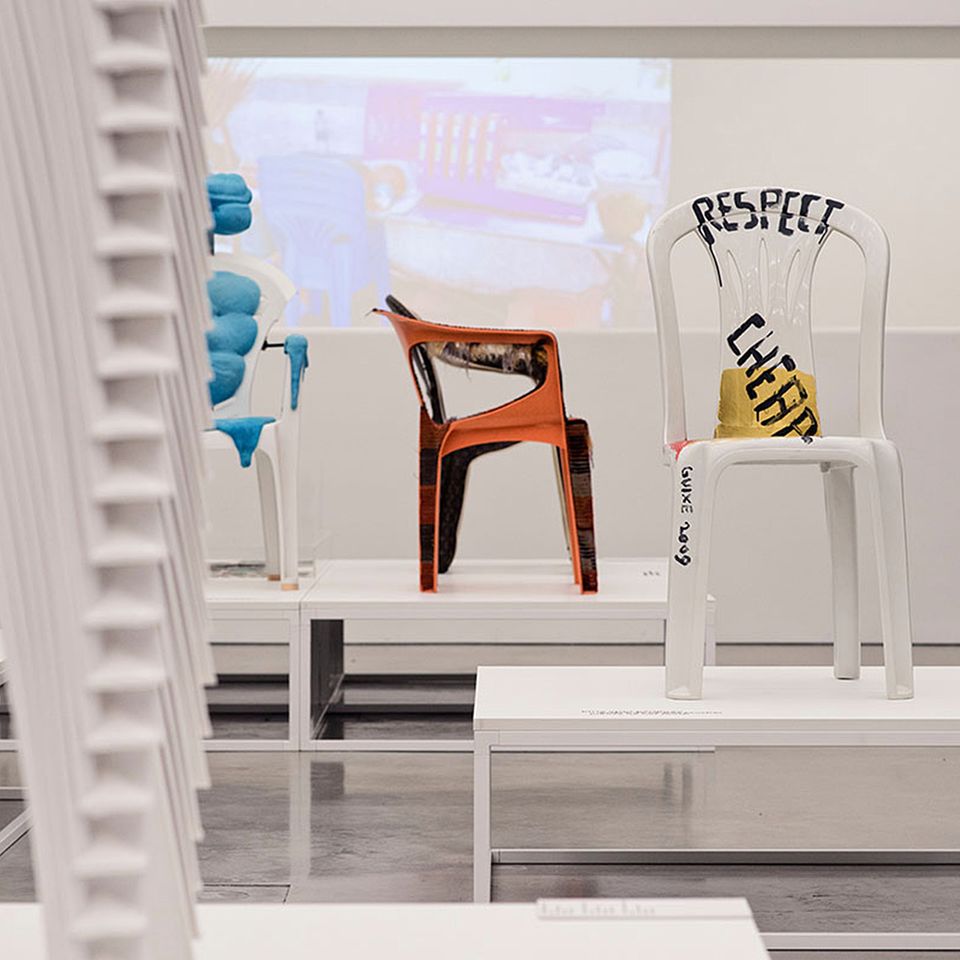 Ausstellung "Monobloc – Ein Stuhl für die Welt" bei Vitra