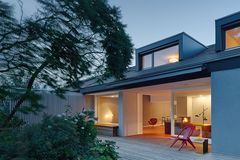 Modernisiertes 60-Jahre-Doppelhaus: Totale