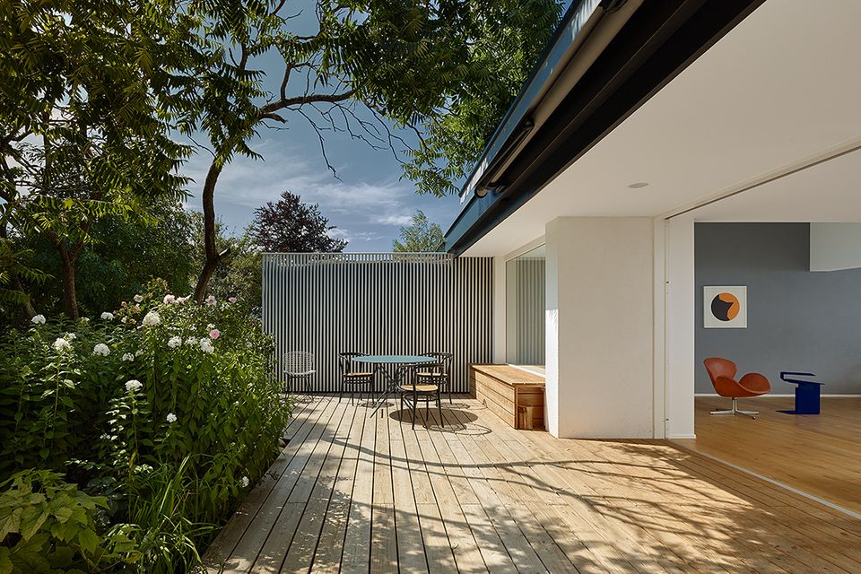 Modernisiertes 60-Jahre-Doppelhaus: Terrasse
