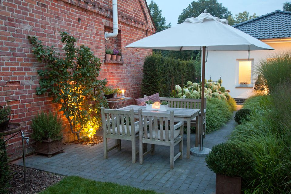 Spätsommer den Garten mit Accessoires verschönern [SCHÖNER WOHNEN]