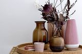 Herbstliche Vasen in Braun und Rosa von Bloomingville