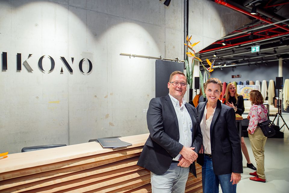 SCHÖNER WOHNEN-Chefredakteurin Bettina Billerbeck mit Ikono-Geschäftsführer Olaf Kramm. SCHÖNER WOHNEN-Chefredakteurin Bettina Billerbeck mit Ikono-Geschäftsführer Olaf Kramm.