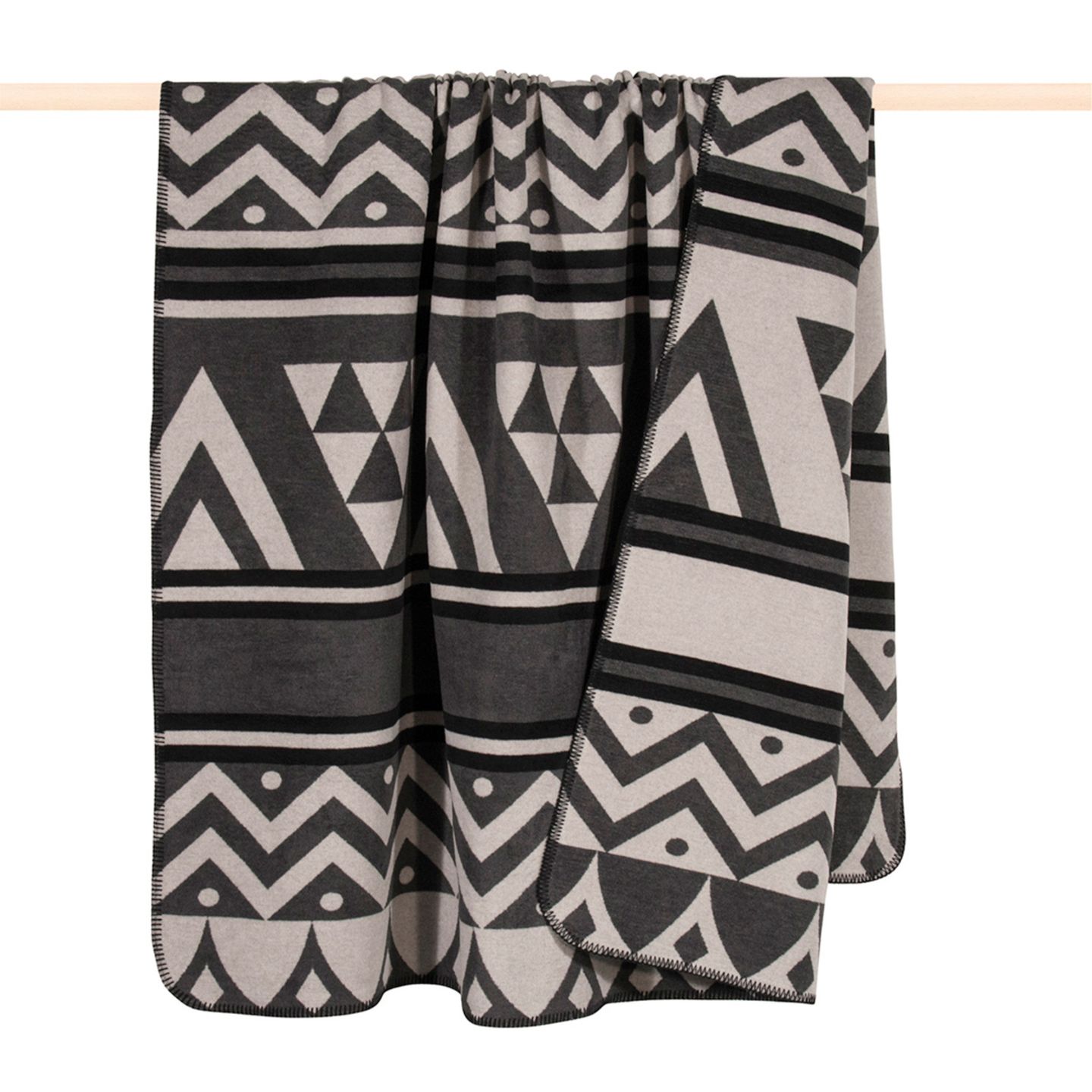 Plaid "Cape" von PAD Home Design Concept - Bild 50 - [SCHÖNER WOHNEN]