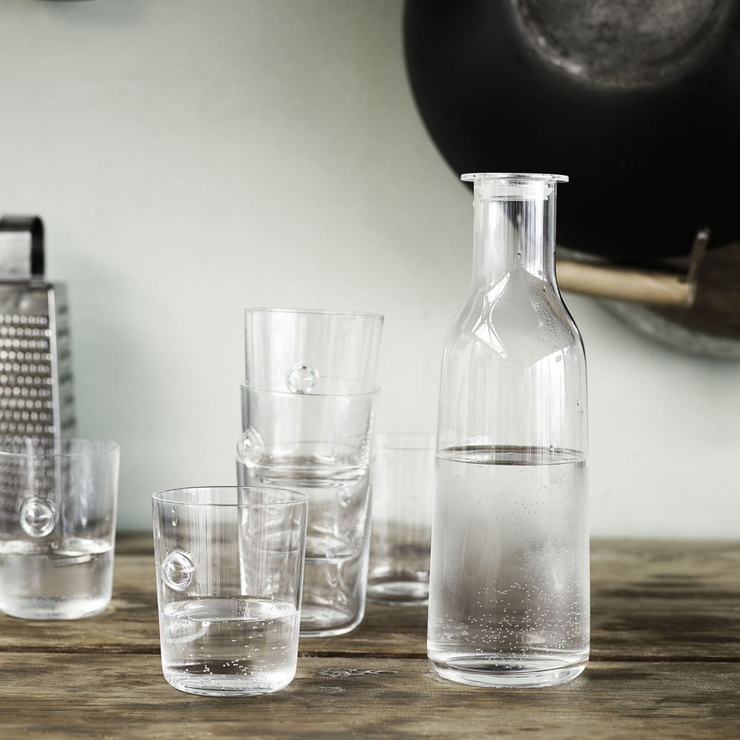 Wie soll ich Wasser kaufen: in Glas- oder in recycelbaren PET-Flaschen?