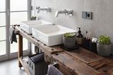 Trafogebäude wird Wohnhaus: Badezimmer mit Werkbank