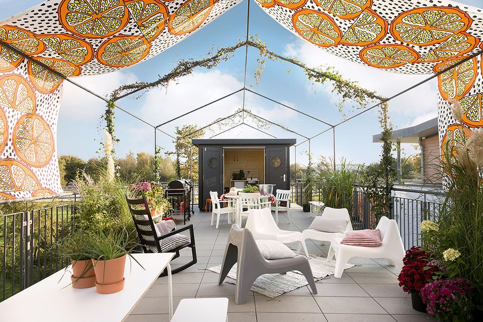 Große Dachterrasse Dachterrasse des "Green Living Space" von SchwörerHaus