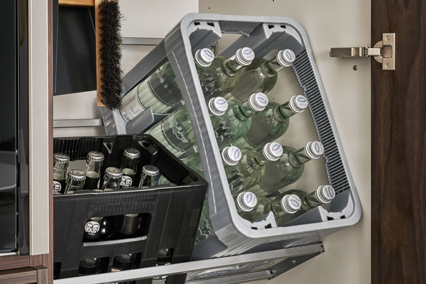 Getrnkekisten-Halterung im Hauswirtschaftsraum - [SCHNER WOHNEN]