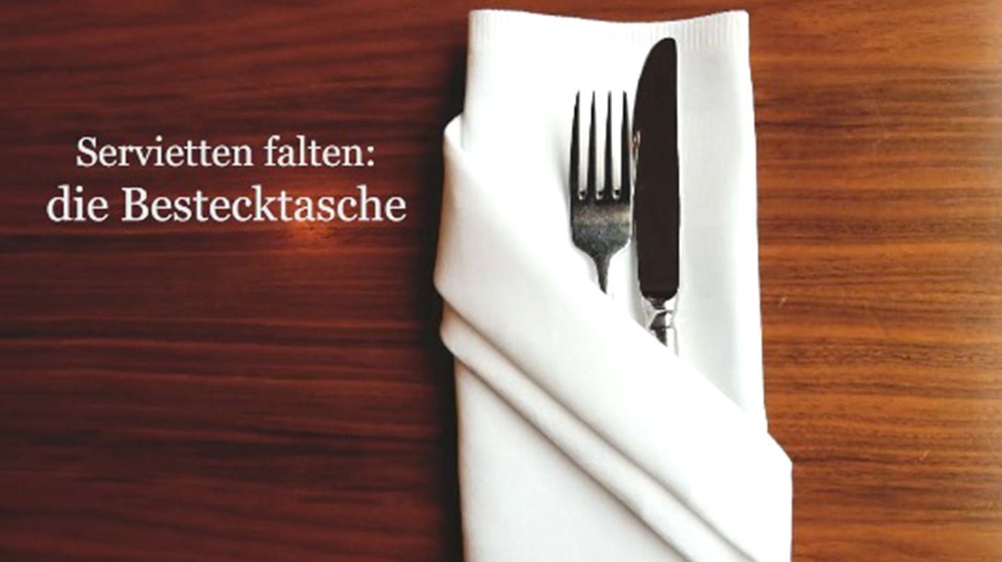 Servietten falten: die Bestecktasche – eine Anleitung - [SCHÖNER WOHNEN]