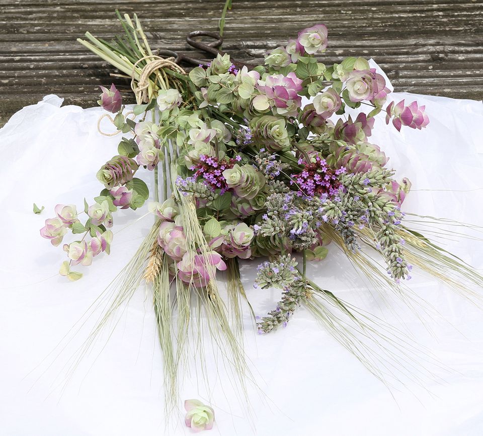 Trockenblumen selber machen: Alles über Kränze & Blüten