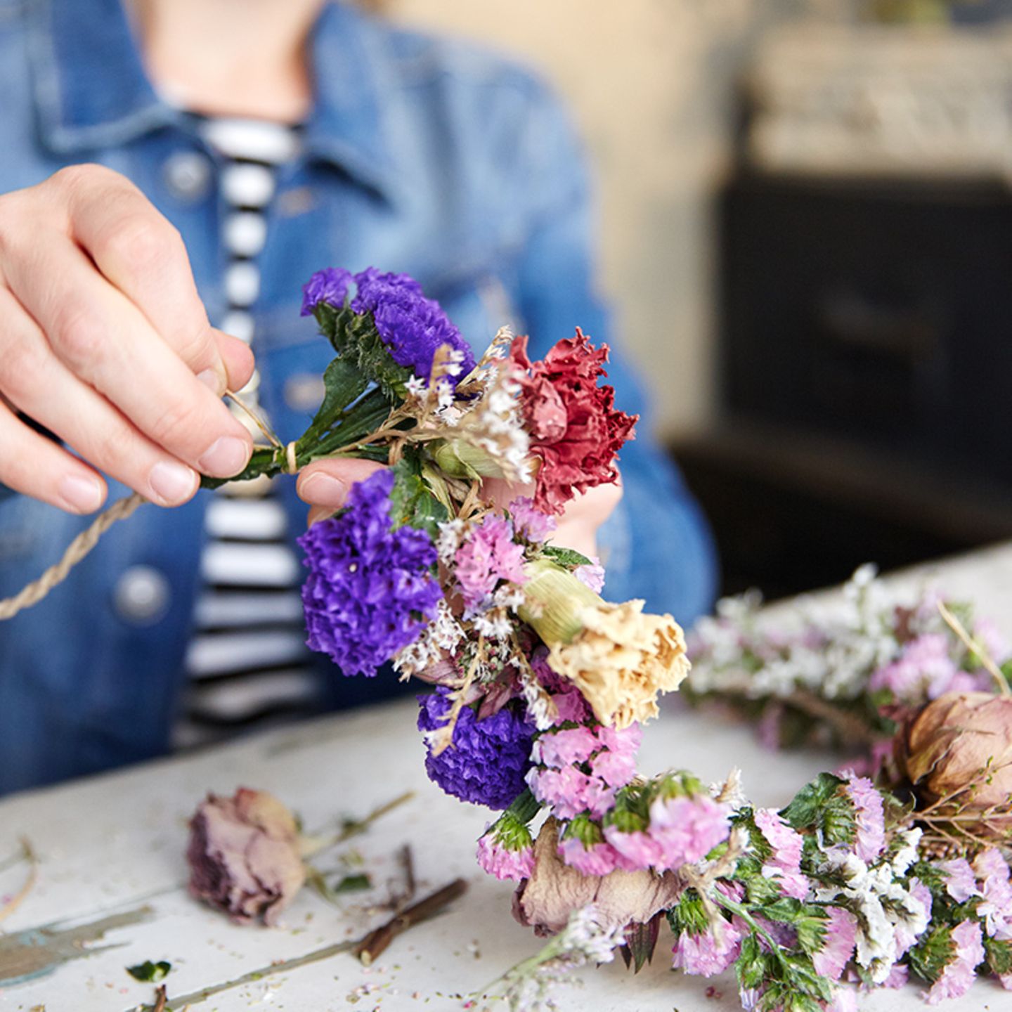 Trockenblumen selber machen: Alles über Kränze & Blüten