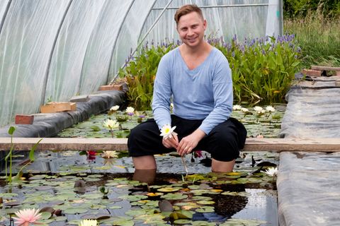 Christian Zilinski-Meyer in seinem Seerosenteich