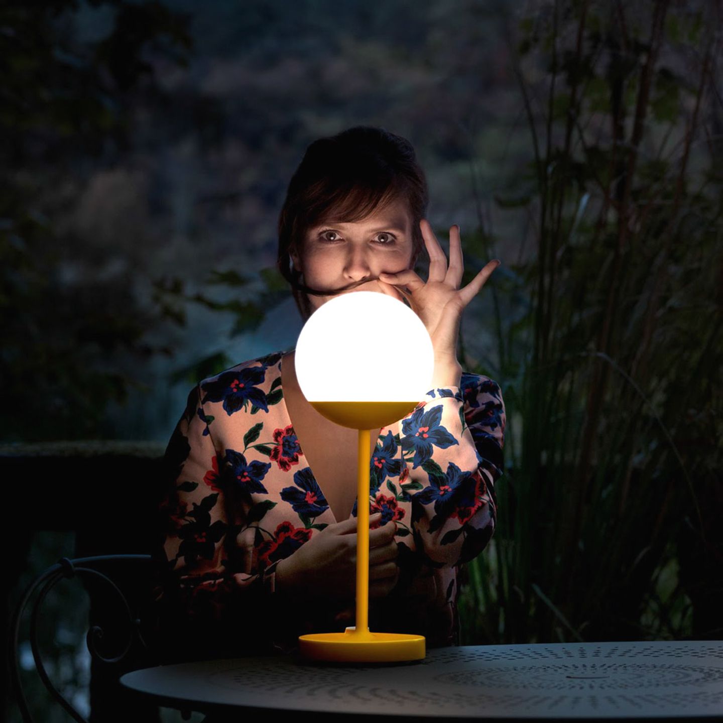 Akku-LED-Leuchte "Mooon!" von Fermob