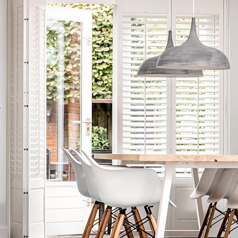 Fensterläden mit Holzlamellen im Esszimmer - Bild 14 - [SCHÖNER WOHNEN]