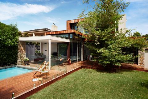 Gartenidee für den Boden: Holz sorgt für Wohnlichkeit - Bild 9