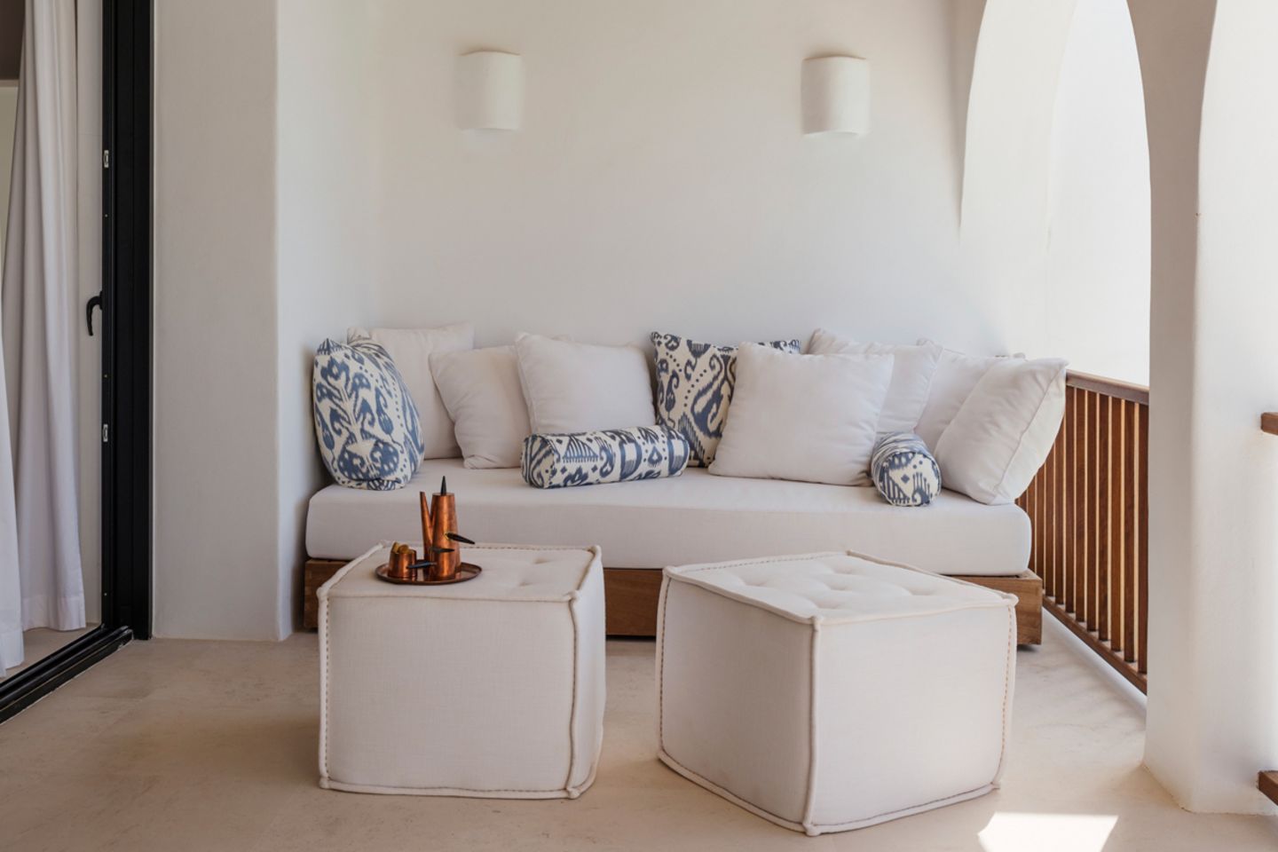 Lounge-Ecke unter Arkaden - Bild 9