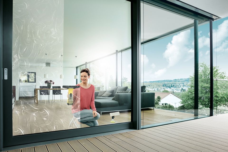 Fenster putzen mit Fenstersauger von Kärcher