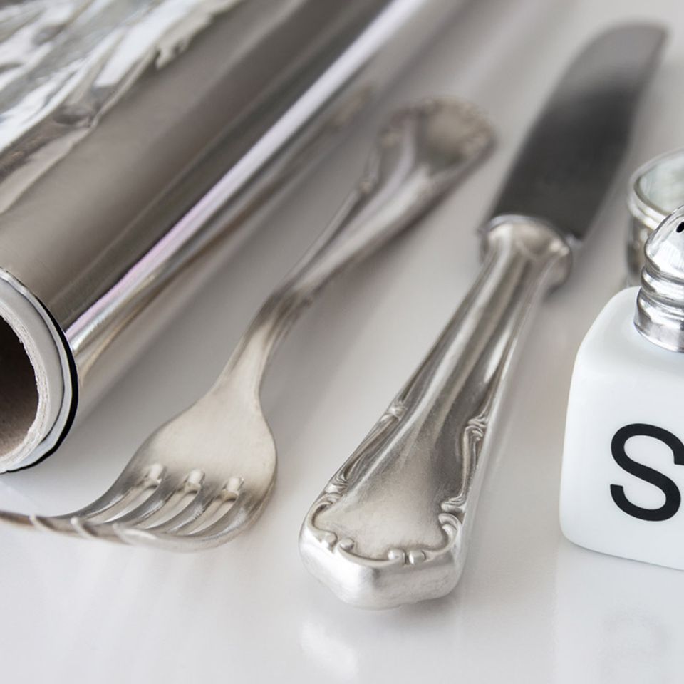 Silber reinigen – mit Alufolie, Salz und heißem Wasser