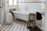 Weiß-Schwarzes Badezimmer