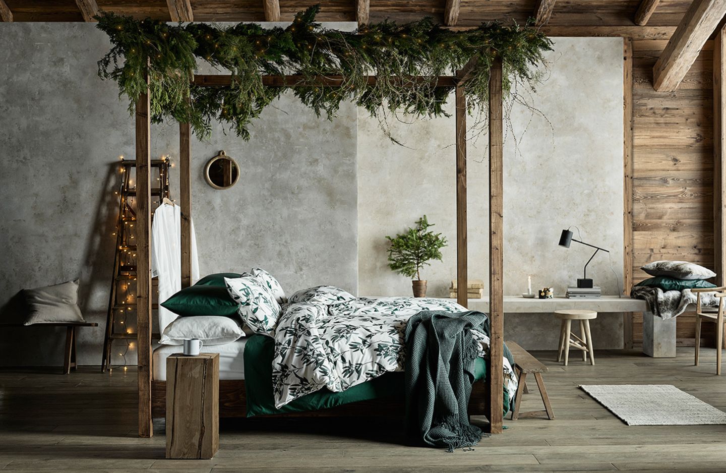 Weihnachtlicher Chalet-Zauber im Schlafzimmer