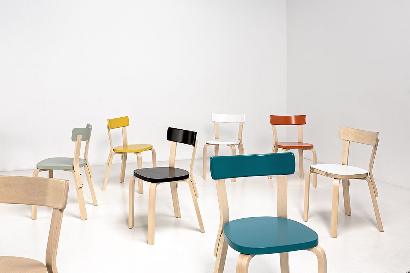"69 Stuhl" von Artek