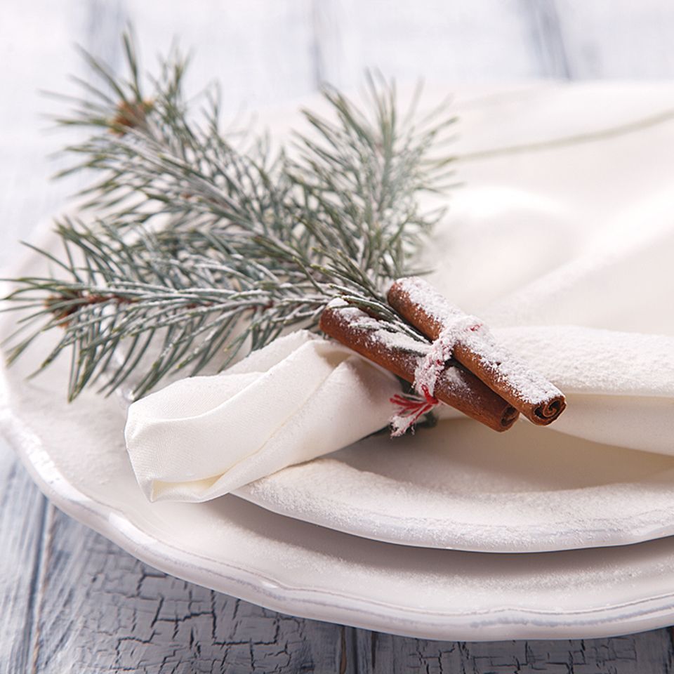Servietten falten: Anleitungen für Weihnachten & Co