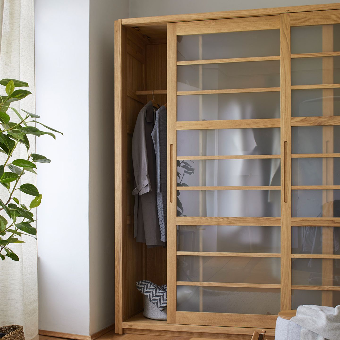 Kleiderschrank