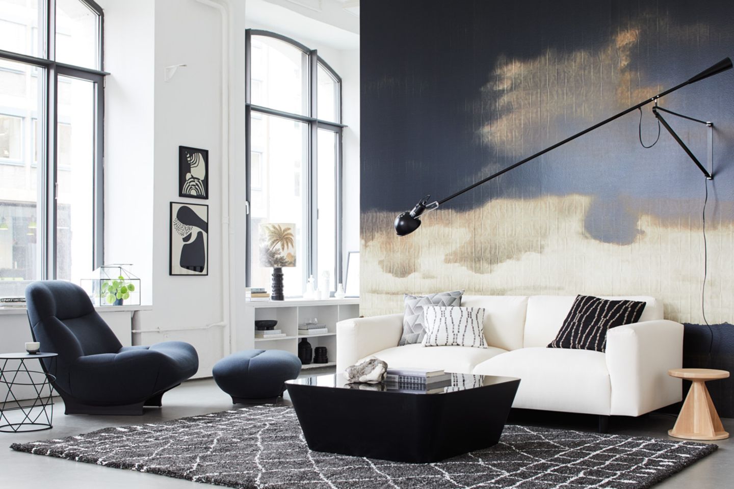 Sofa und Sessel durch farbige Wand zusammenrücken