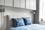 Schlafzimmer mit Hochschränken