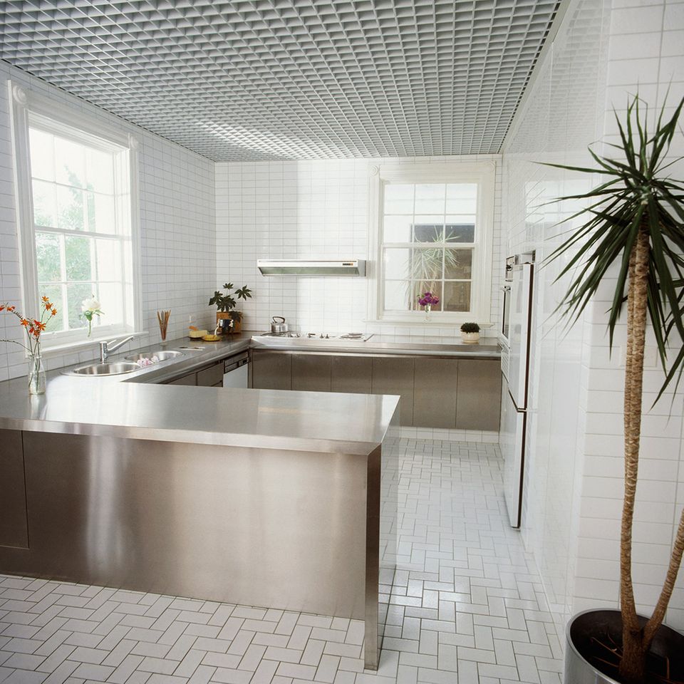 Rasterdecke in puristischer Küche - Bild 15 - [SCHÖNER WOHNEN]